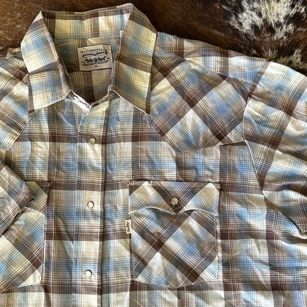 Worked in white tab Levi’s snap western shirt